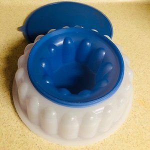 Tupperware Jello Mold/Blue